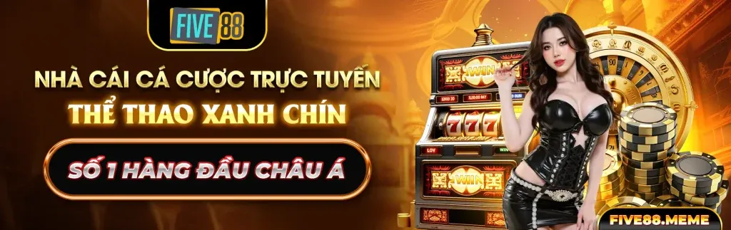 Bàn chơi casino trực tuyến với các quân bài, chip